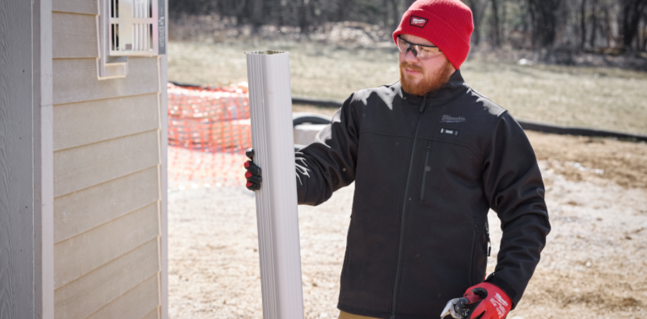 Worker wearing a Milwaukee M12 Heated Jacket outside